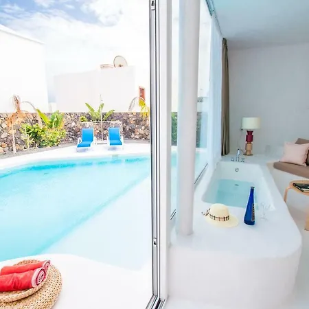 Aqua Blanca Boutique