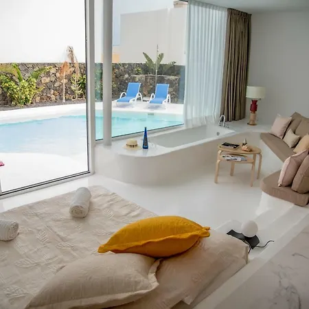 Aqua Blanca Boutique Apartment
